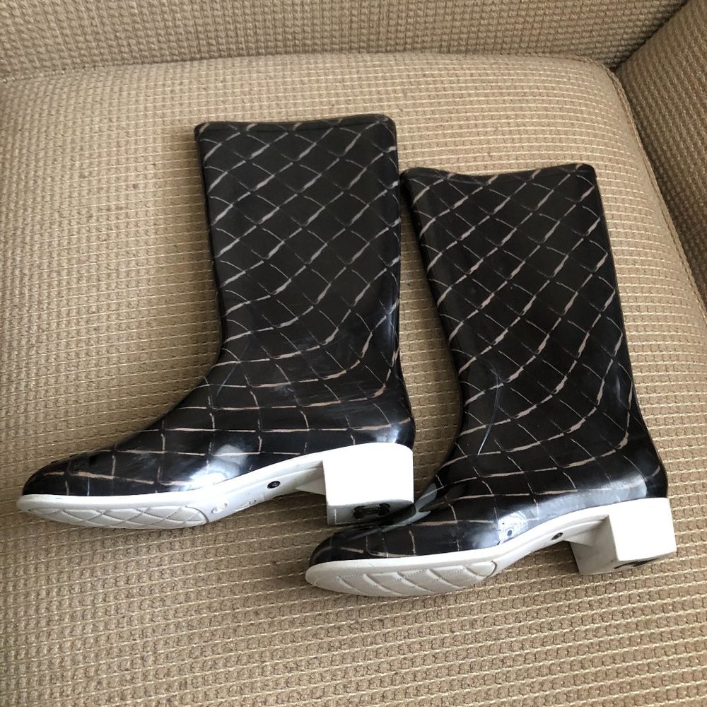 Chanel Women's Black/ White Quilt Printed Rubber Boots